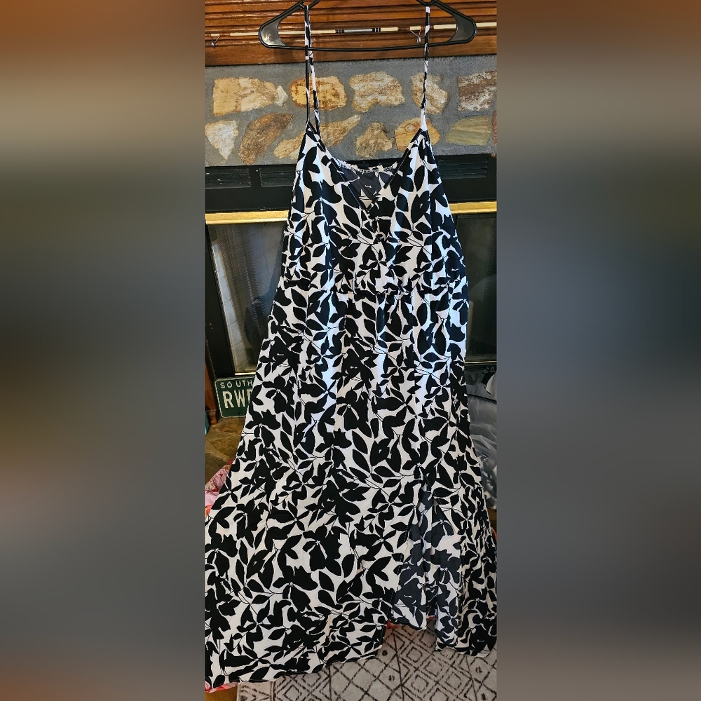 SHEIN Curve Black and White Patterned Garment